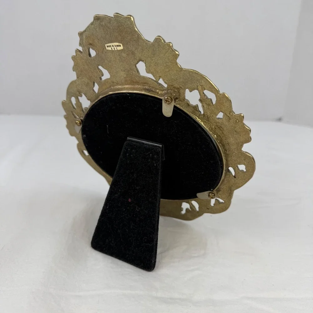 Vintage Ornate Brass Oval Picture Frame Floral Scroll Hollywood Regency 7.5x6.5